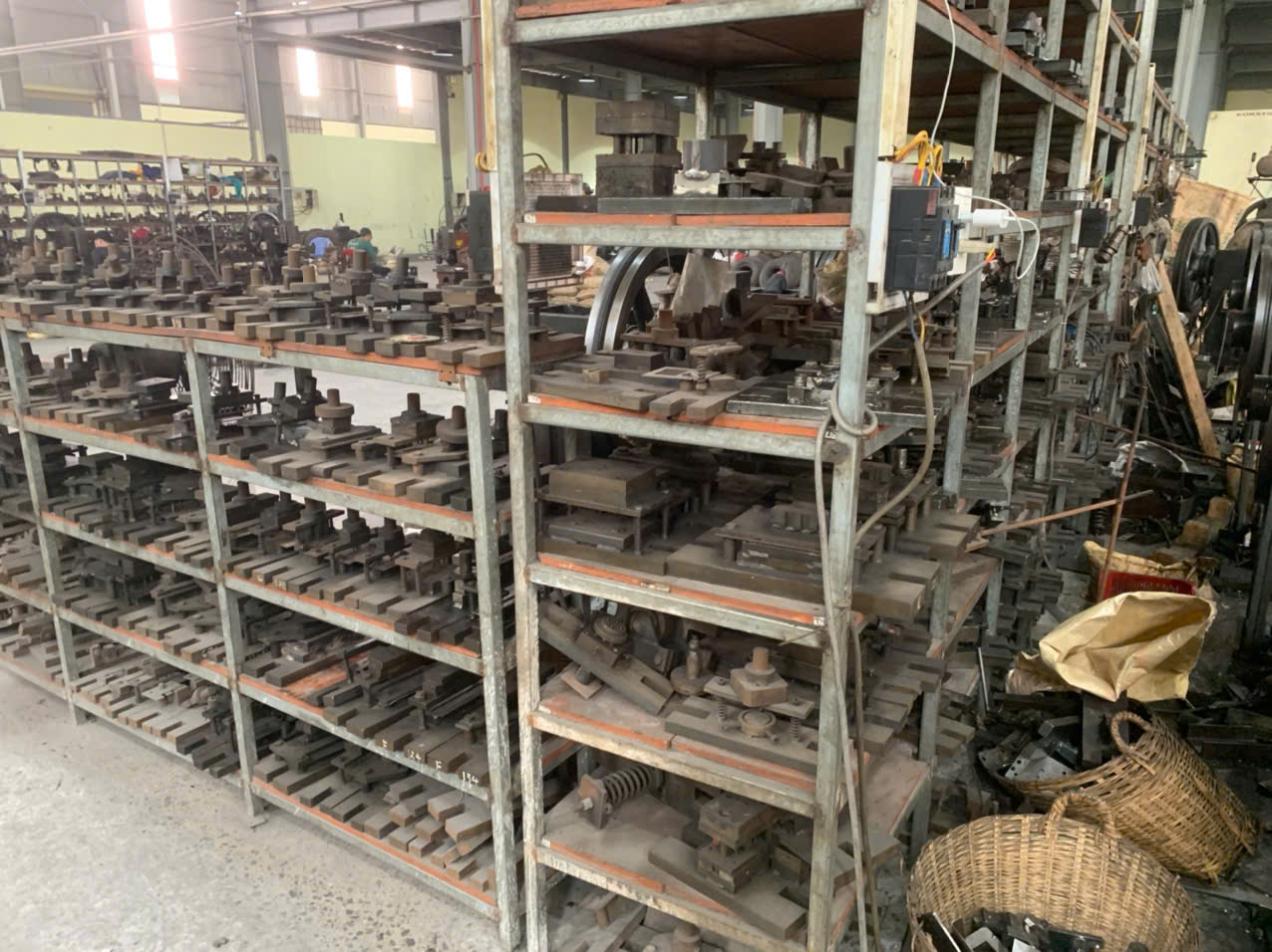 Mold shelf